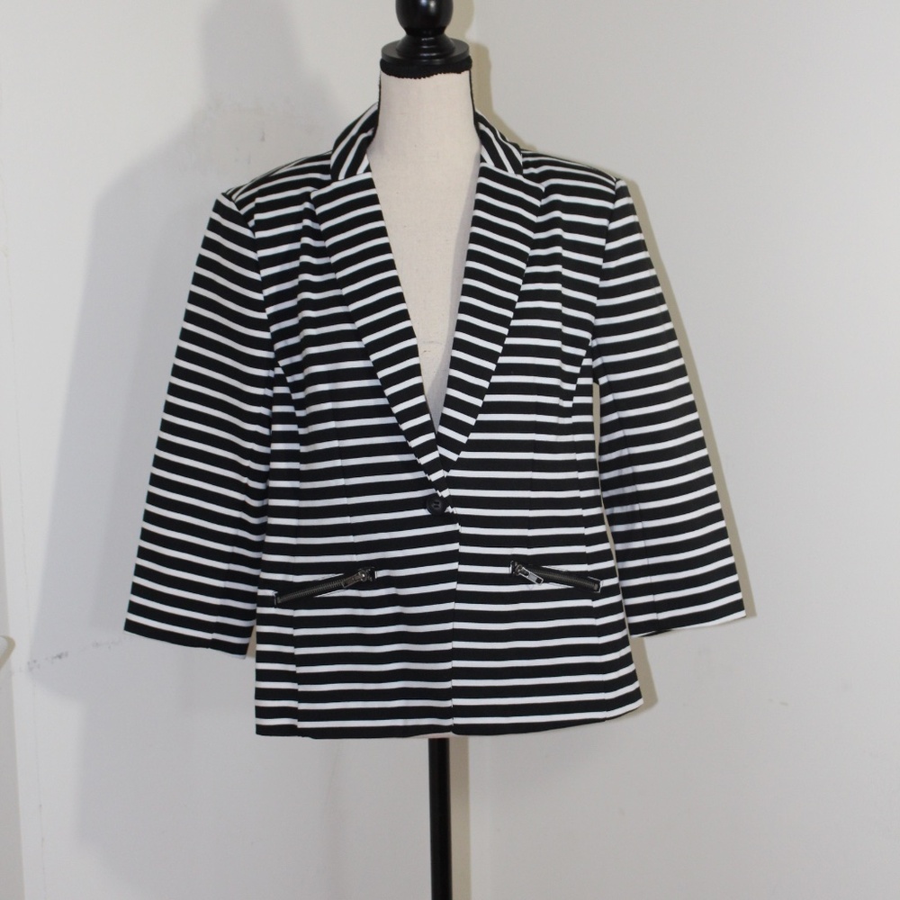 Christian Siriano Runway Style, stripped black and white blazer NWT